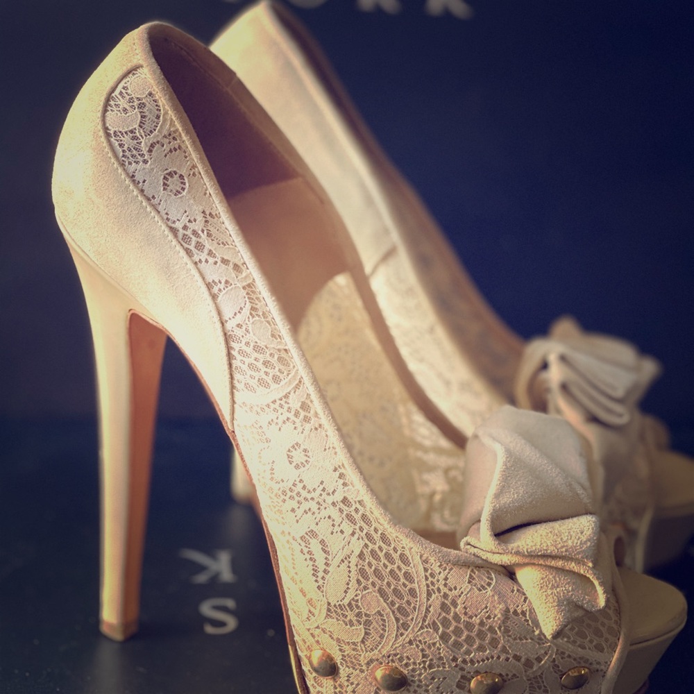 Gorgeous beige heels, luxury and classy!